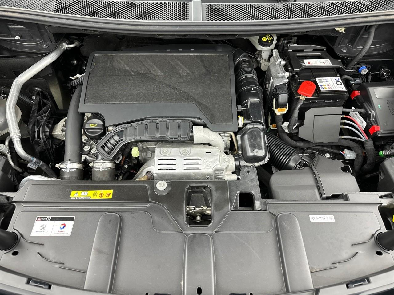 Peugeot 3008 puretech 130ch s&s eat8 allure pack — photo 13