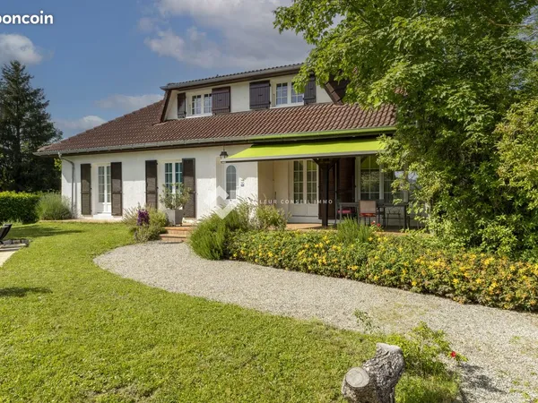 Propriété 7 pièces 183 m²