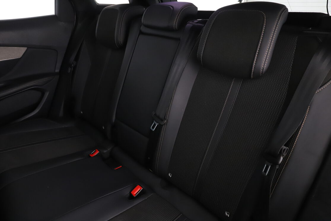 Peugeot 3008 1.5 Blue-HDi GT EAT8 — photo 13