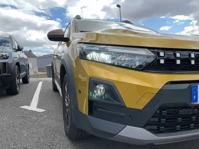 Dacia Sandero eco-g 120 auto — photo 23