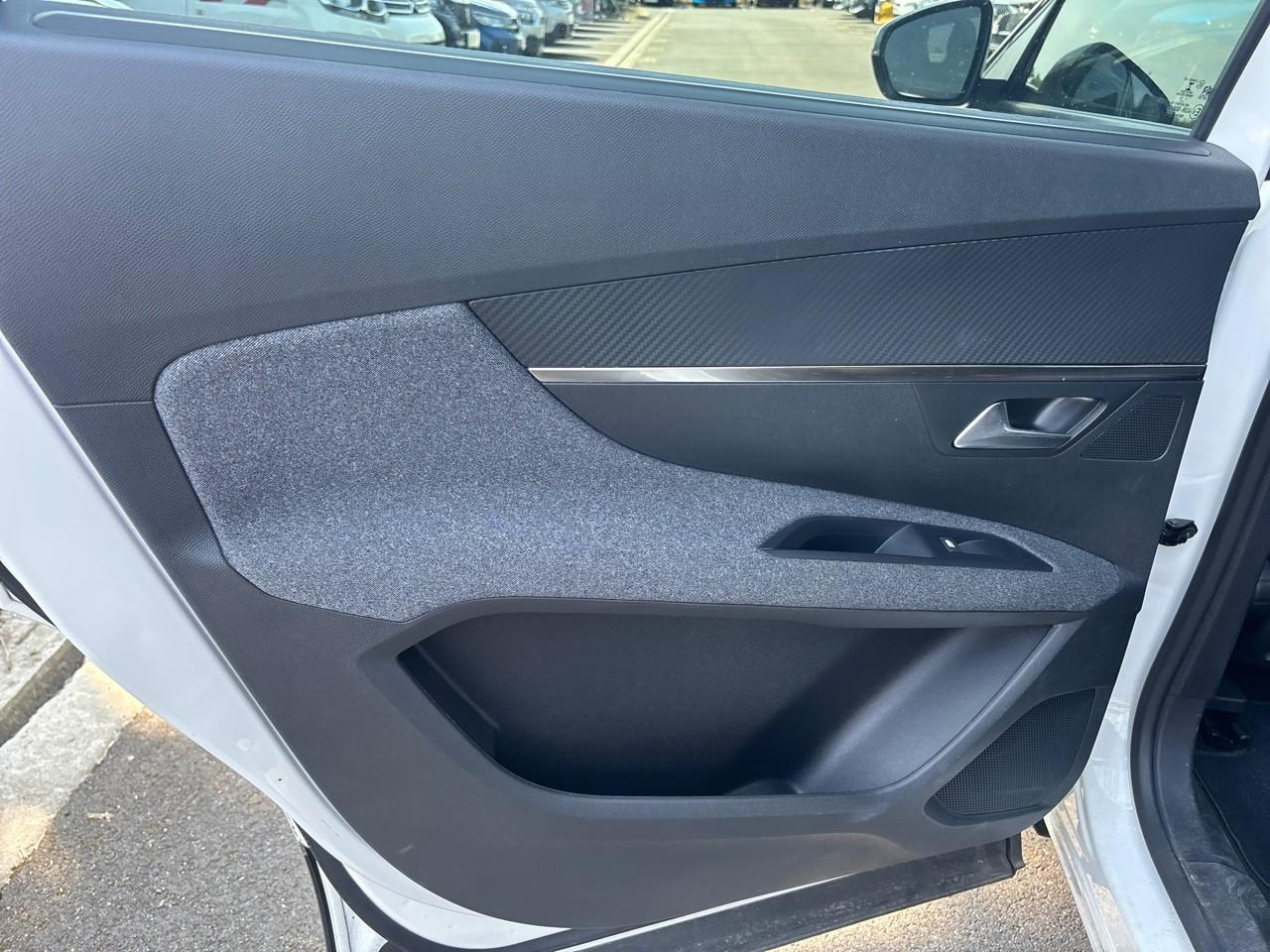 Peugeot 5008 puretech 130ch s&s bvm6 active — photo 7