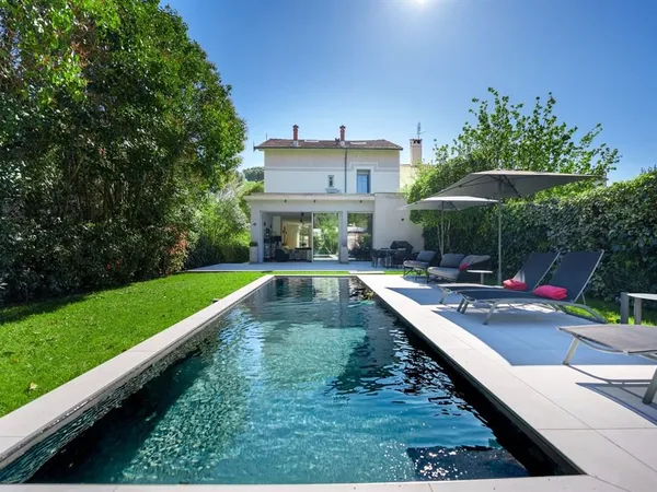 Propriété d'exception avec jardin paysager et piscine - Montpell