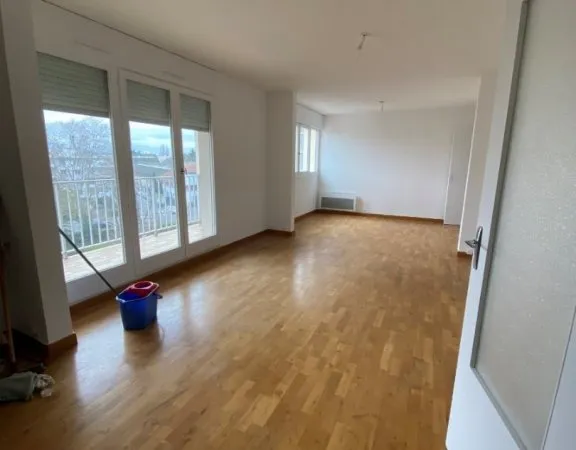 APPARTEMENT 5 PIECES // VILLEURBANNE