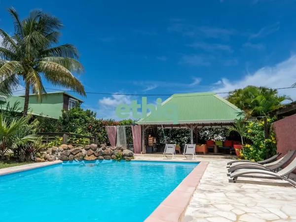 Gîte clé en main (Maison + 5 Bungalows) avec Piscine