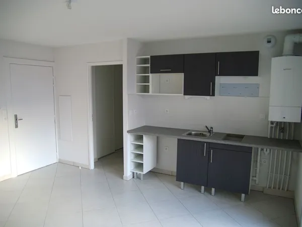 Loue Appartement 2 pièces, 40 m2, 3ème étage, proche St-Agne
