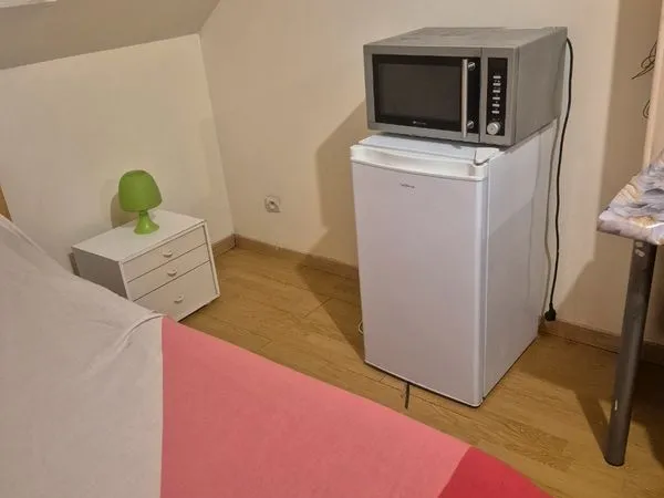 Chambre meublée