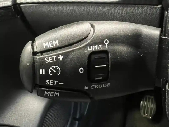 Peugeot 208 1.2 puretech 75ch s&amp;s active — photo 11