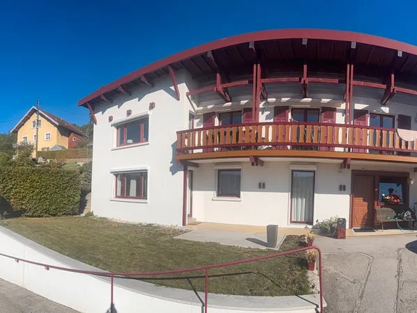 Morteau - Maison d'exception de 200 m², vue imprenable sur le Val, jardin de 1 000 m² et 4 garages