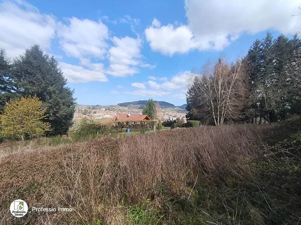 Terrain constructible de 1679 m² à Chauffailles