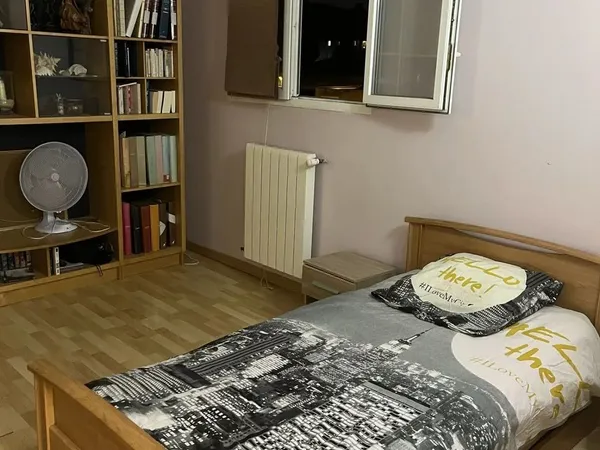 CHAMBRE MEUBLEE AVEC PARKING
