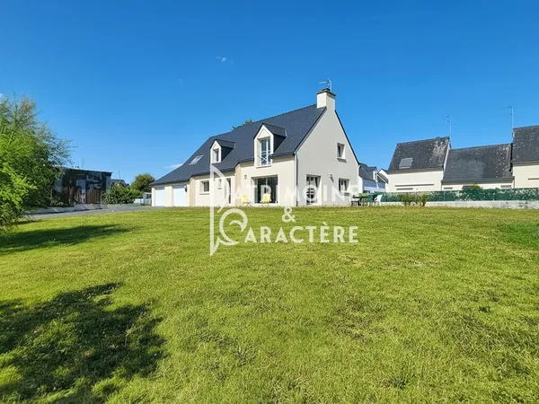 Proche des plages de Penvins, spacieuse et lumineuse maison familiale