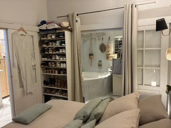 CANNES - RUE D'ANTIBES - 2 PIÈCES MEUBLÉ - 40 M²
