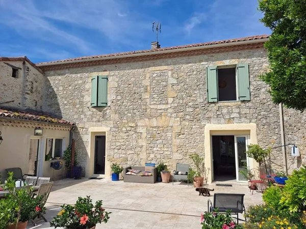Maison 9 pièces 221 m²