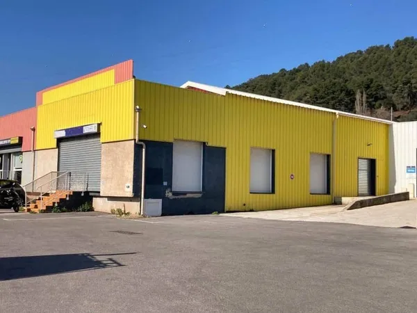 Local d'activité 256 m²
