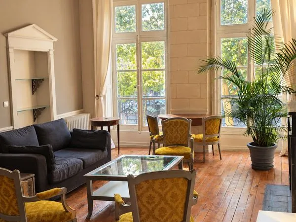 Nantes Île Feydeau - T2 bis 73 m² de charme - Séjour vue dégagée - Ascenseur