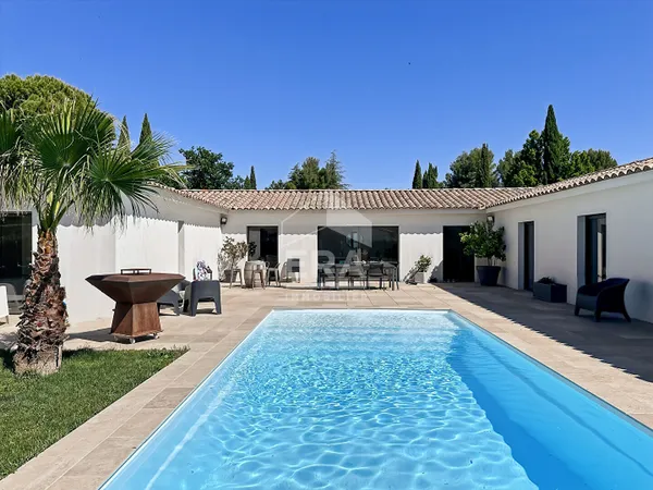Maison 8 pièces 233 m²