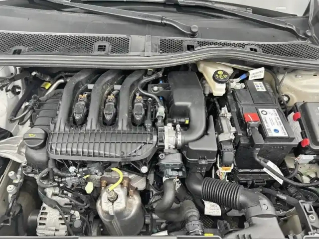 Peugeot 208 puretech 75 s&amp;s bvm5 — photo 78