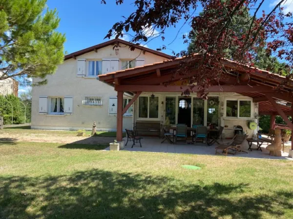 Maison 9 pièces 260 m²