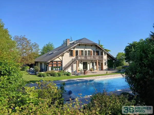 Maison 10 pièces 335 m²