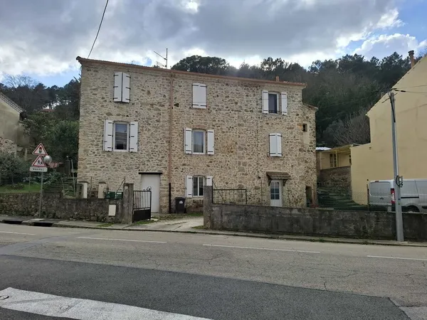 F2 meublé 40 m² en RDC de maison ? Climatisation ? Alès