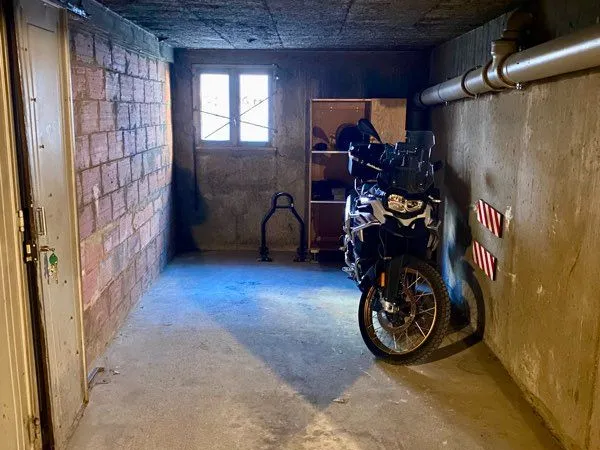 Place moto garage sécurisé badge - St-Étienne centre