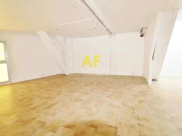 Bureaux 77 m²