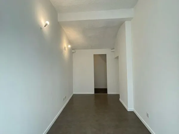 Location local commercial 17 m² Rénové - La Ciotat Port