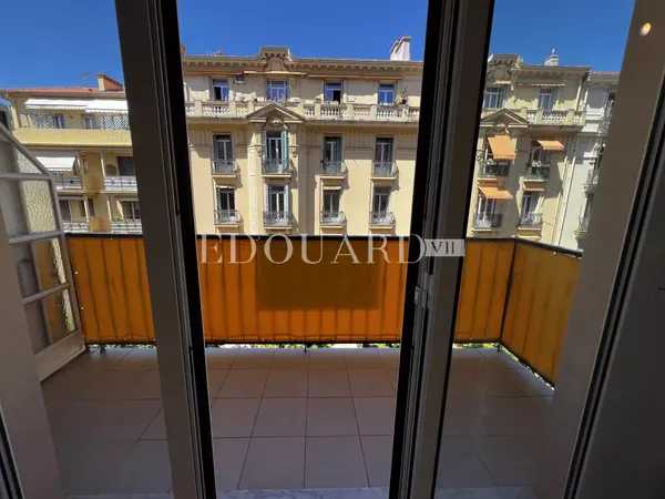 Deux pièces à vendre en bon état avec terrasse et possibilité garage, exclusivité