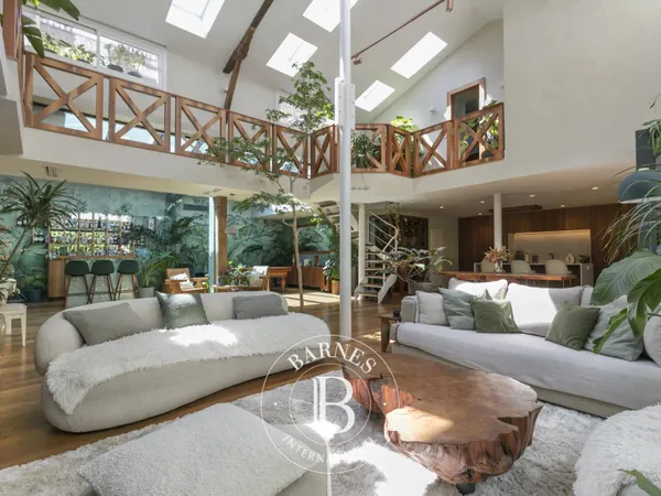 Exclusivité Barnes - Oberkampf - Loft d'exception entièrement rénové - Terrasse et piscine