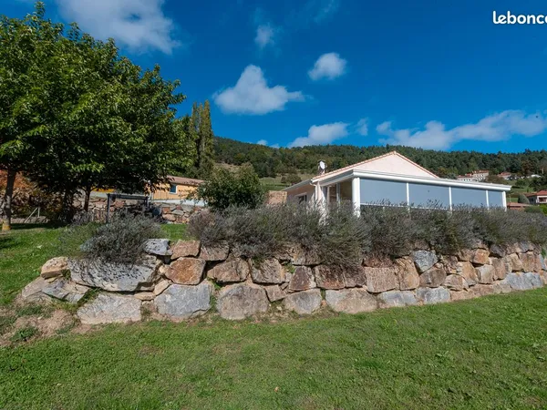 Villa de plain-pied contemporaine 120 m² - Terrain 1700 m² - Proche Annonay