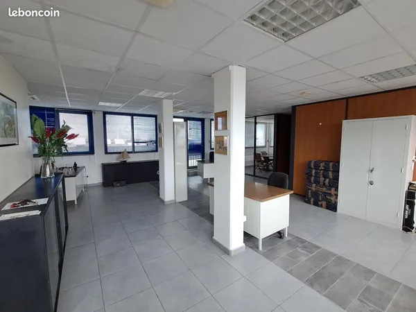Bureau 134 m²