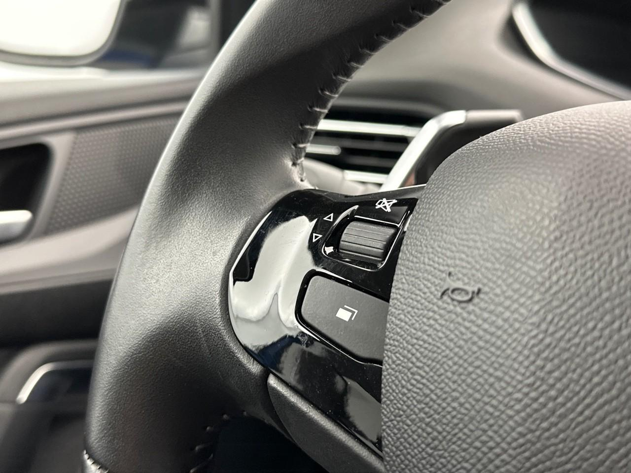 Peugeot 308 puretech 130ch s&s eat8 allure pack — photo 17