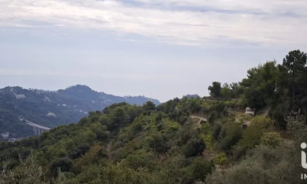 Terrain 800 m²