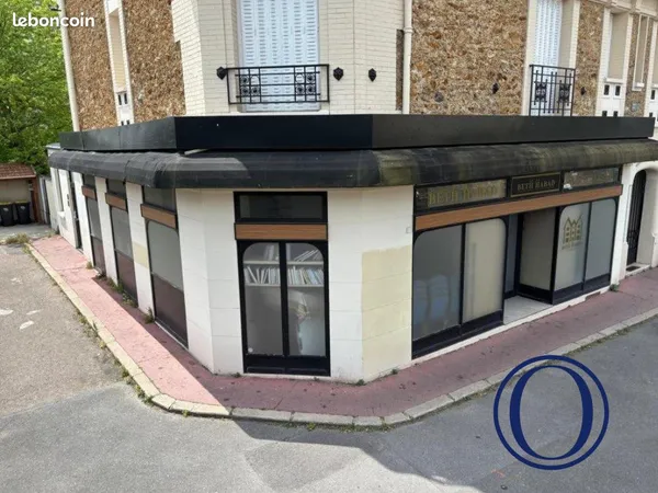 Local 151 m² Saint-Maur-des-Fossés