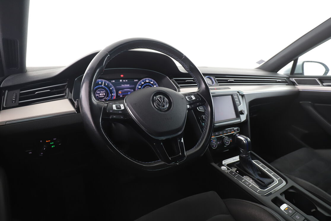 Volkswagen Passat 1.4 TSI GTE DSG6 — photo 10