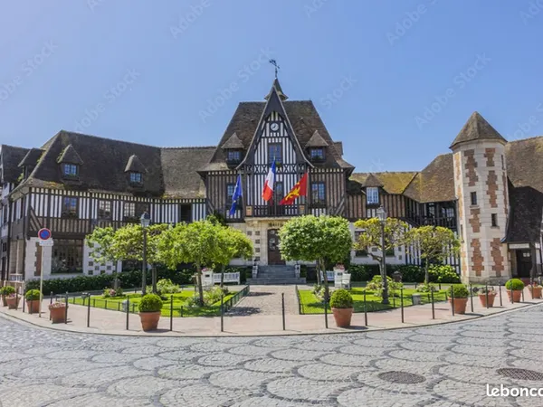 Box fermé et sécurisé - Triangle d'Or de Deauville / Quartier de la mairie