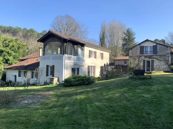 Propriété de charme avec maison d'amis, piscine, étangs et dépendances en Dordogne