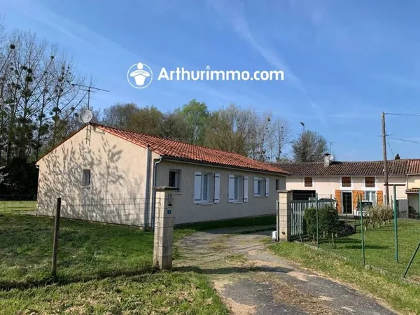 Ensemble immobilier de 2 maisons avec grand terrain