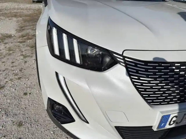 Peugeot 2008 electrique 136 ch — photo 16