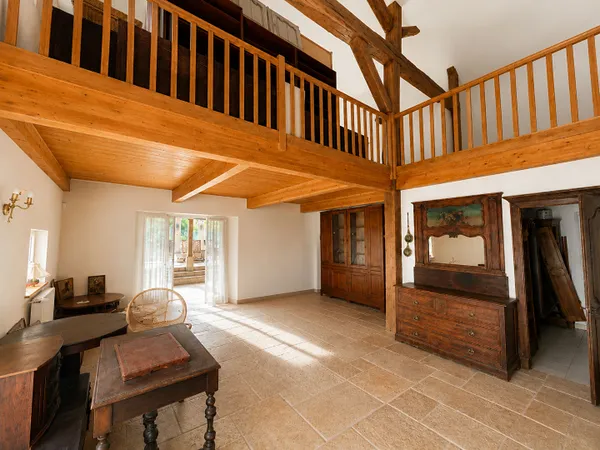 À vendre maison de village de caractère de 300 m² au fort potentiel à proximité de Chaumont