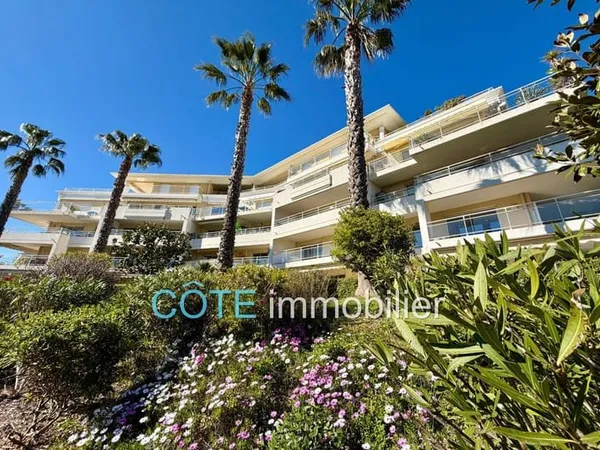 2 PIèˆCES 54M2, GRANDE TERRASSE, STANDING, PISCINE.