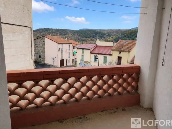 Charmante Maison de Village avec Terrasse sur les Toits et Grand Terrain à Sournia