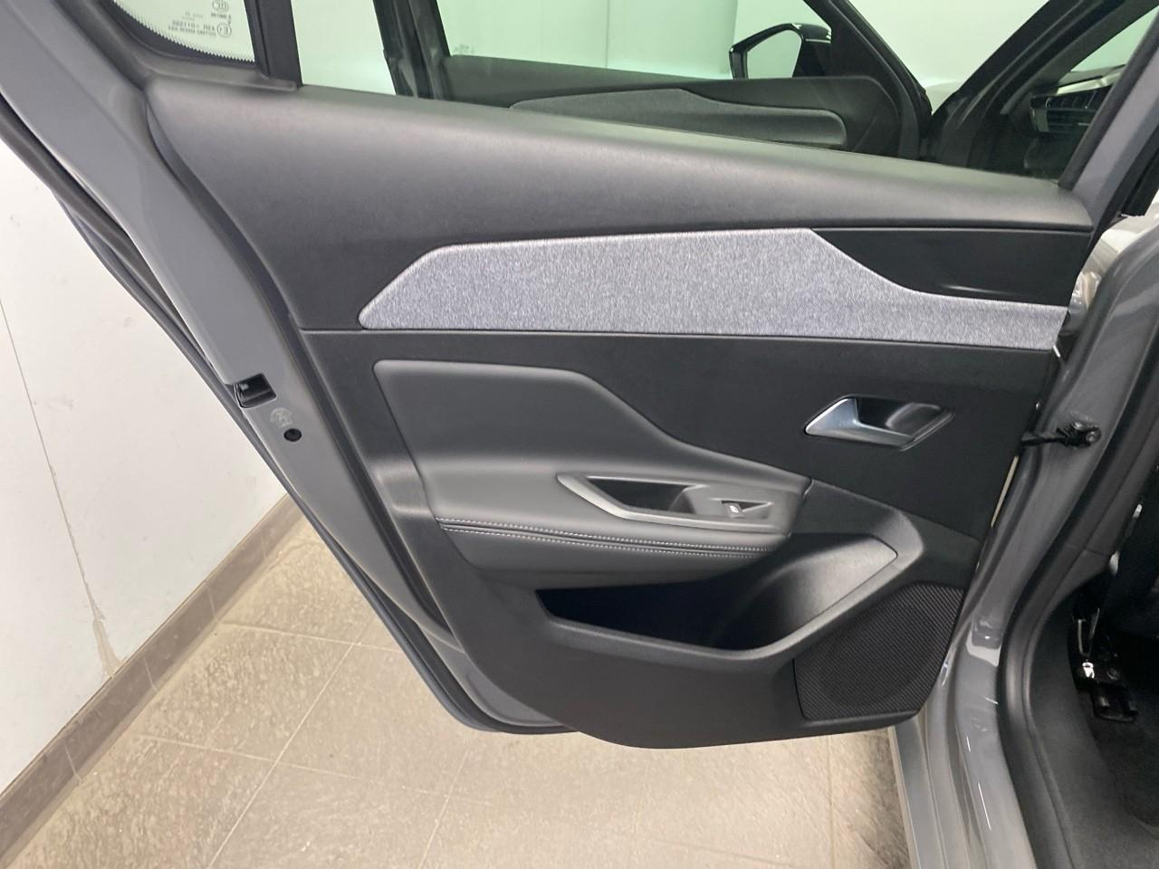 Peugeot 308 hybrid 136 e-dcs6 allure — photo 20