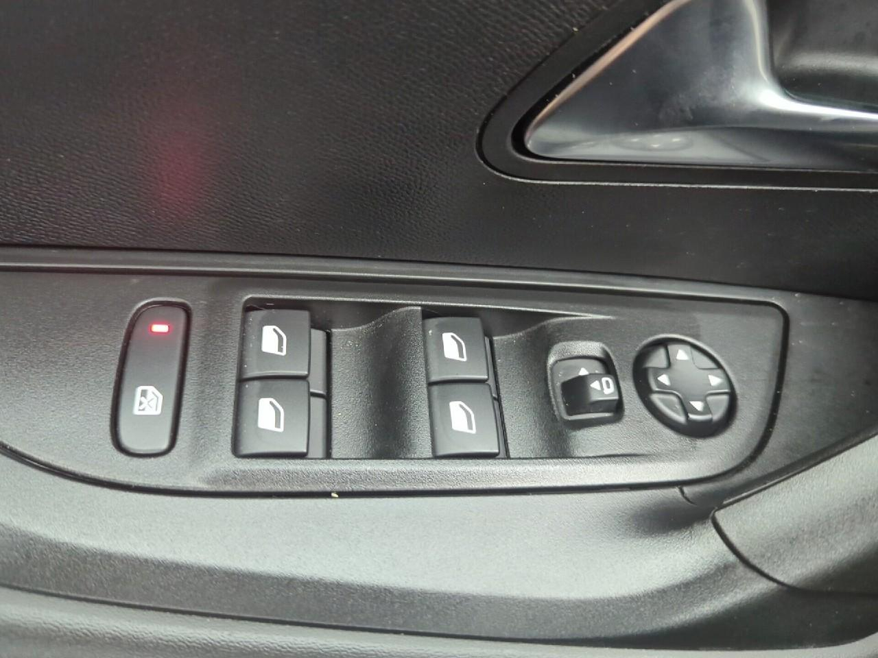 Peugeot 2008 hybrid 145 ch e-dcs6 allure — photo 23