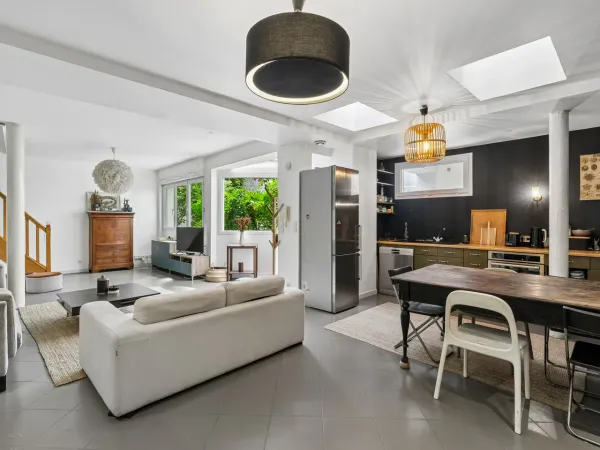 MAISON Triplex, 5 pièces , 3 chambres, au calme à Paris