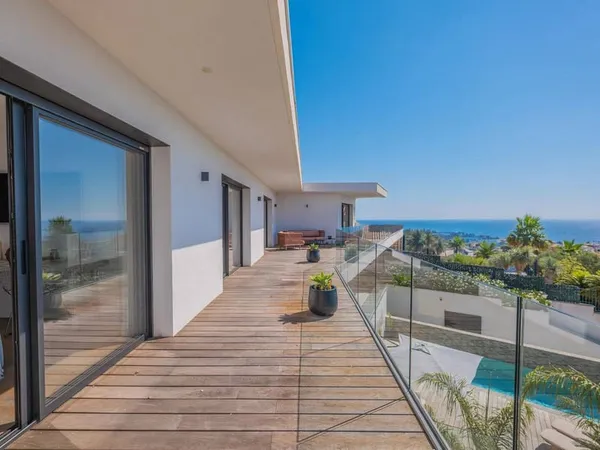 Villa 8 pièces 300 m²