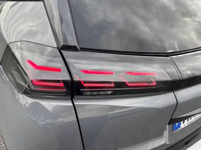 Peugeot 2008 hybrid 145 e-dcs6 — photo 81