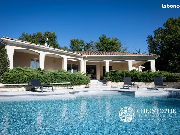 Propriété 5 pièces 154 m²