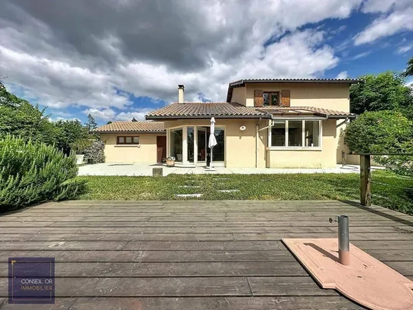 Maison 6 pièces 220 m²