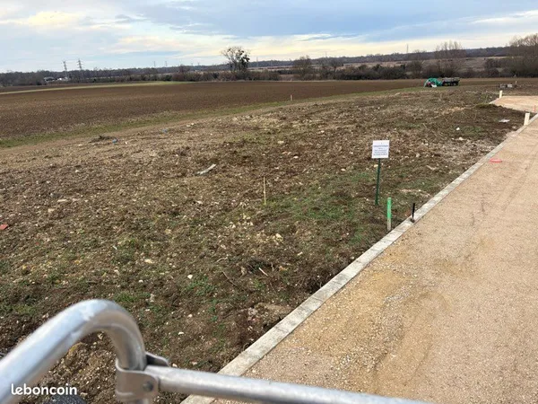 Belle parcelle à bâtir de 590 m² - Magny-sur-Tille